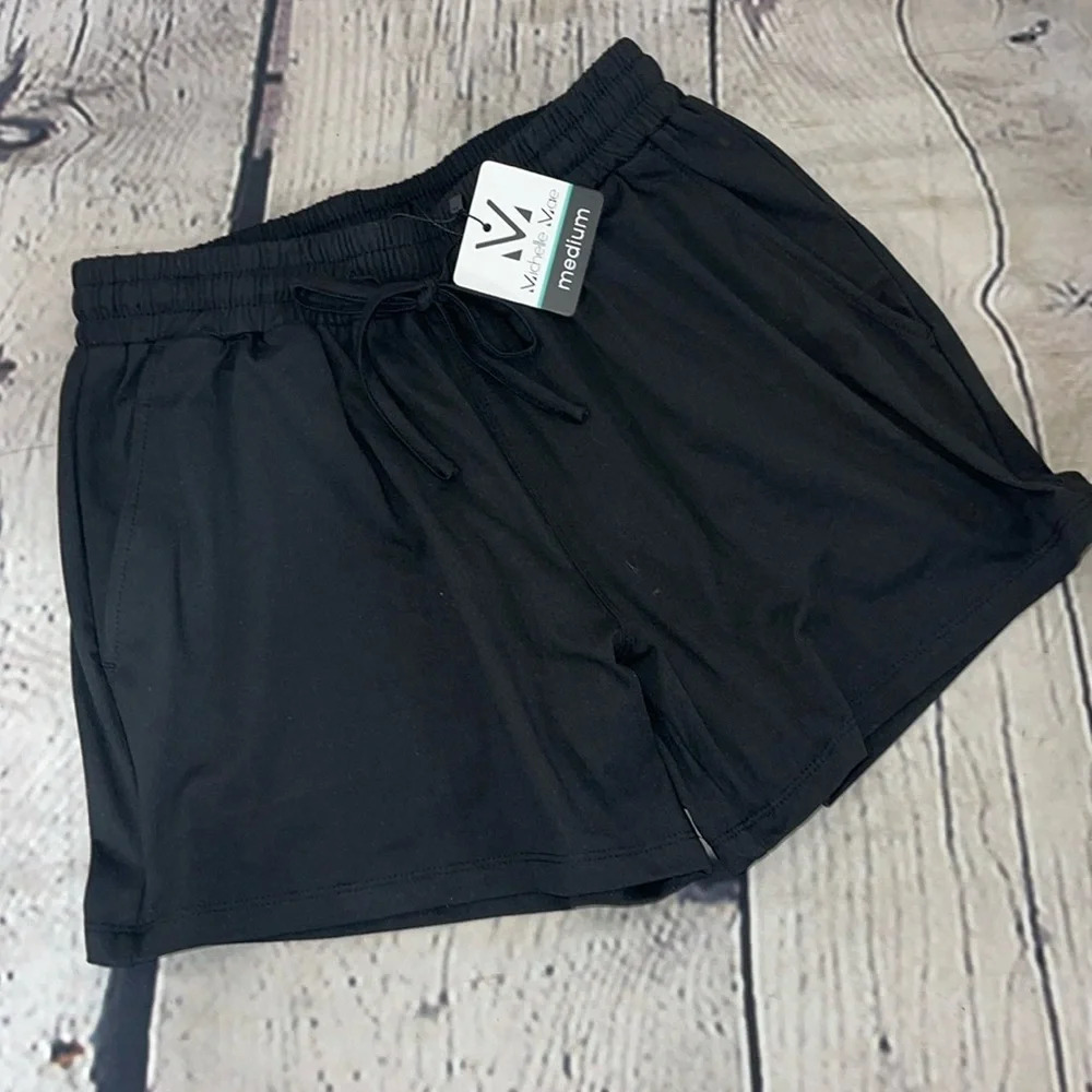 Michelle Mae shorts medium NWT